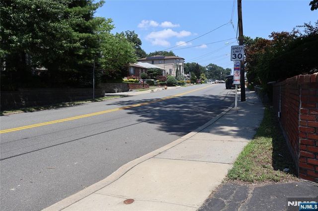 1032 Glen Road, Fort Lee, NJ 07024