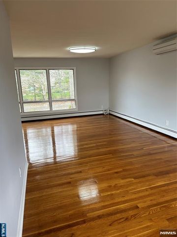 1032 Glen Road, Fort Lee, NJ 07024