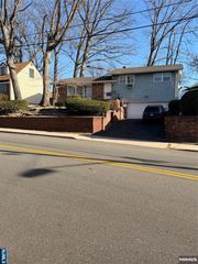 1032 Glen Road, Fort Lee, NJ 07024