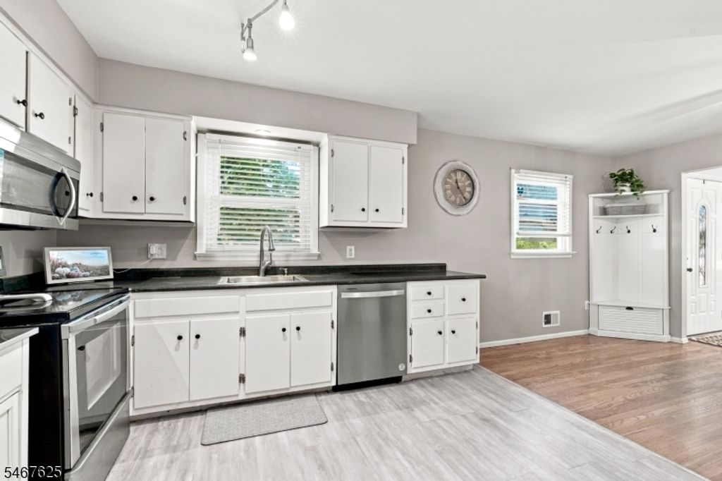 635 Bensel Dr, Mount Arlington Boro, NJ 07850 — photo 5