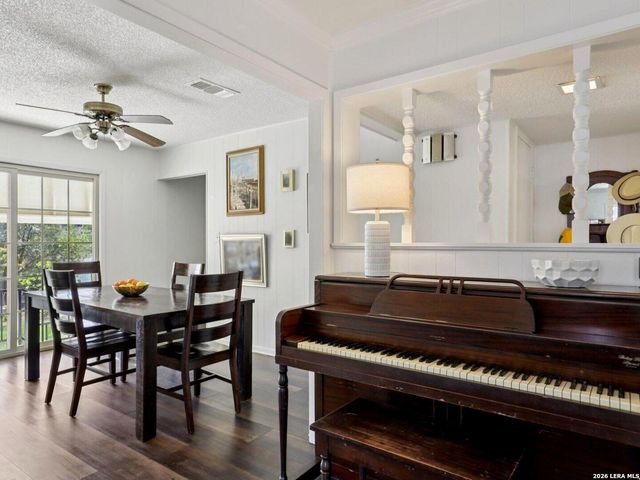 127 Cedar Tree Ln, Canyon Lake, TX 78133