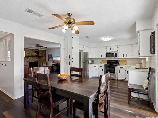 127 Cedar Tree Ln, Canyon Lake, TX 78133