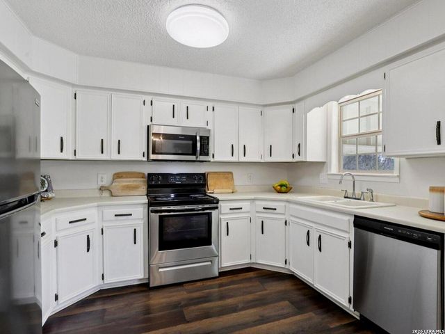 127 Cedar Tree Ln, Canyon Lake, TX 78133