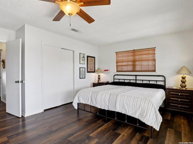 127 Cedar Tree Ln, Canyon Lake, TX 78133