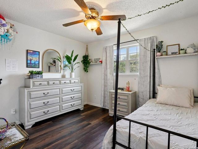 127 Cedar Tree Ln, Canyon Lake, TX 78133