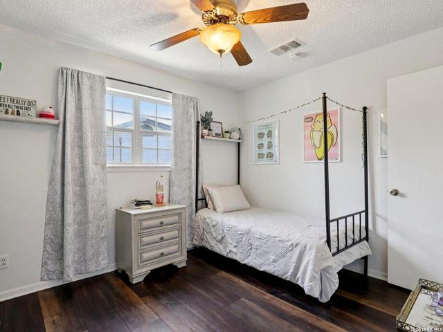 127 Cedar Tree Ln, Canyon Lake, TX 78133