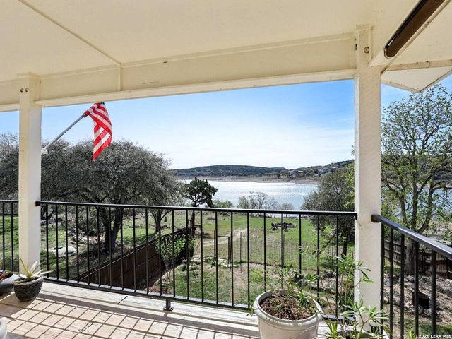 127 Cedar Tree Ln, Canyon Lake, TX 78133