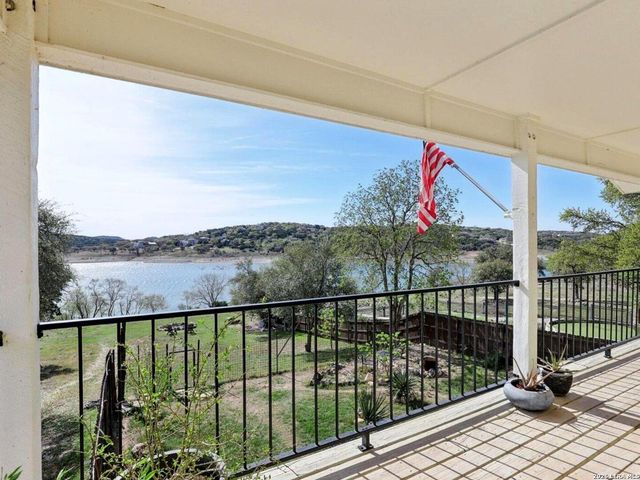 127 Cedar Tree Ln, Canyon Lake, TX 78133