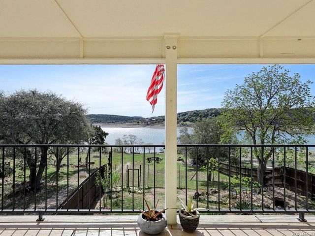 127 Cedar Tree Ln, Canyon Lake, TX 78133