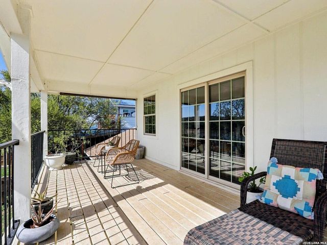 127 Cedar Tree Ln, Canyon Lake, TX 78133