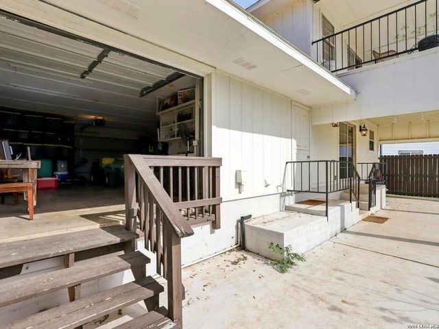 127 Cedar Tree Ln, Canyon Lake, TX 78133