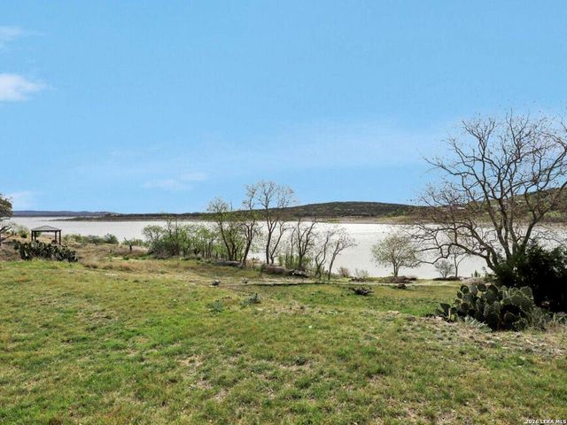 127 Cedar Tree Ln, Canyon Lake, TX 78133