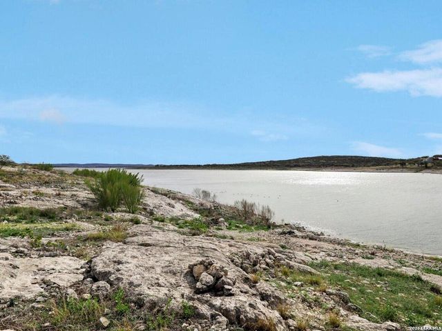 127 Cedar Tree Ln, Canyon Lake, TX 78133