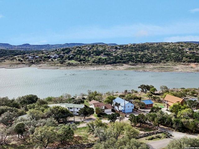 127 Cedar Tree Ln, Canyon Lake, TX 78133