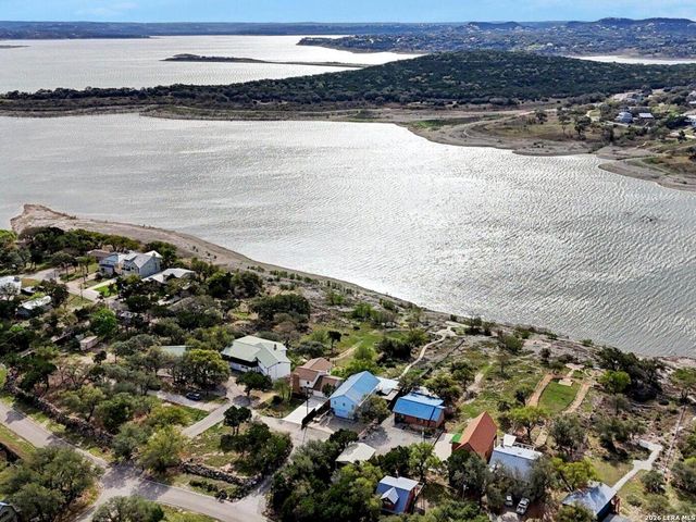 127 Cedar Tree Ln, Canyon Lake, TX 78133