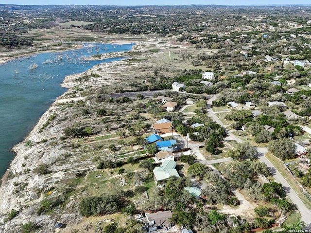 127 Cedar Tree Ln, Canyon Lake, TX 78133