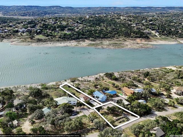 127 Cedar Tree Ln, Canyon Lake, TX 78133