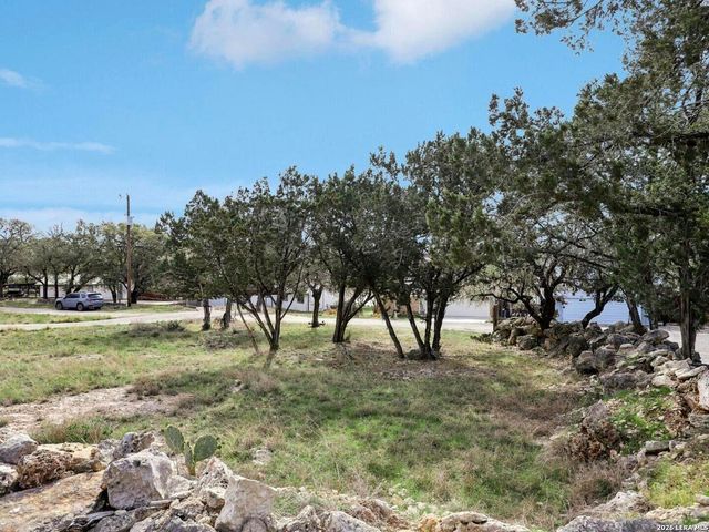 127 Cedar Tree Ln, Canyon Lake, TX 78133