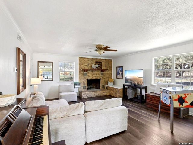 127 Cedar Tree Ln, Canyon Lake, TX 78133