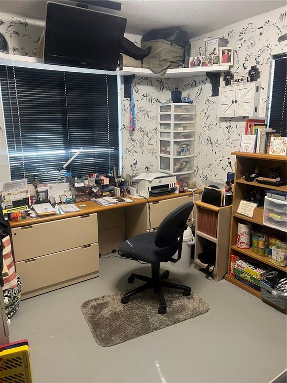 Image 9 of property listing at 4224 E BIRD STREET, Tampa, FL 33617