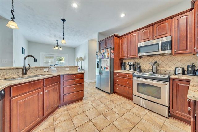 5914 Crumpacker DR, Roanoke, VA 24012