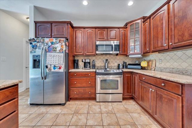 5914 Crumpacker DR, Roanoke, VA 24012