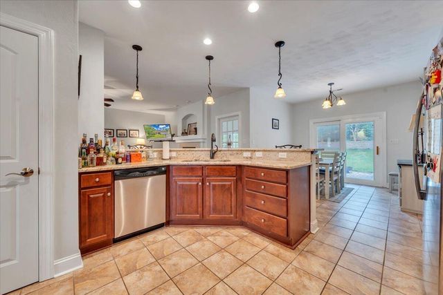 5914 Crumpacker DR, Roanoke, VA 24012