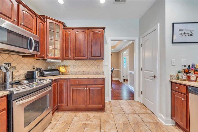 5914 Crumpacker DR, Roanoke, VA 24012
