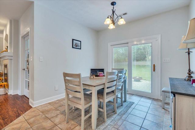 5914 Crumpacker DR, Roanoke, VA 24012