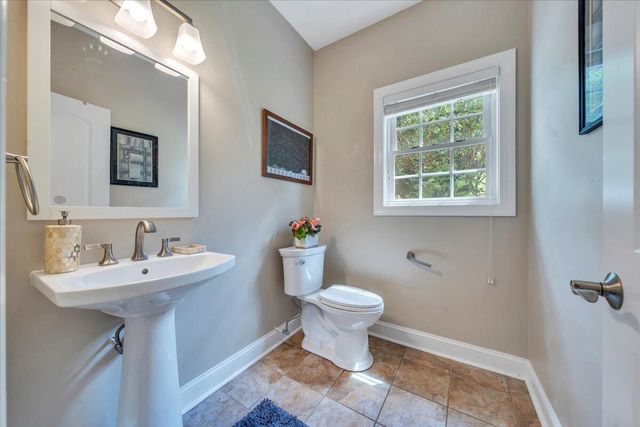 5914 Crumpacker DR, Roanoke, VA 24012