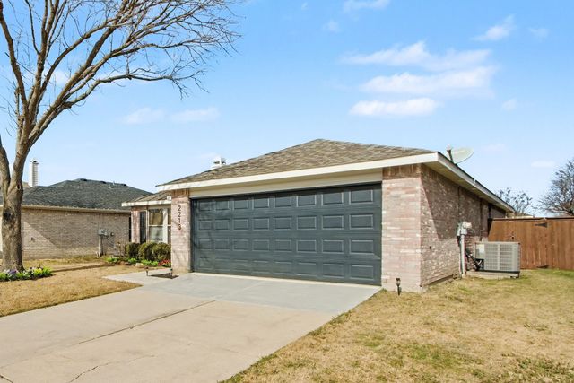 2213 Bradford Pear Drive, Little Elm, TX 75068