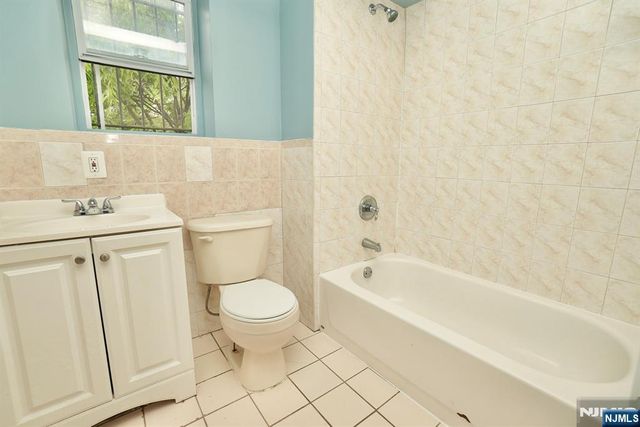 711 S 11th Street, Newark, NJ 07103