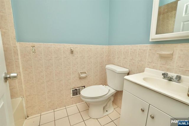 711 S 11th Street, Newark, NJ 07103