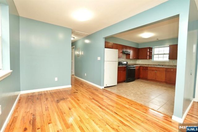 711 S 11th Street, Newark, NJ 07103