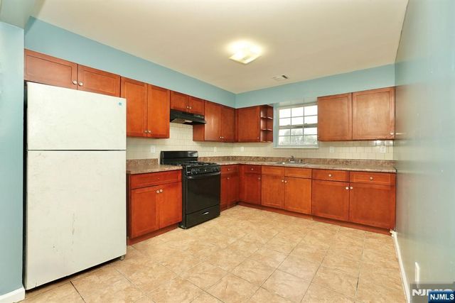 711 S 11th Street, Newark, NJ 07103