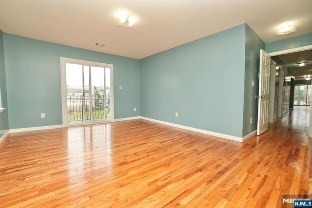 711 S 11th Street, Newark, NJ 07103