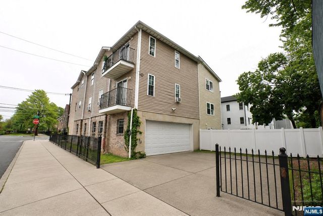 711 S 11th Street, Newark, NJ 07103