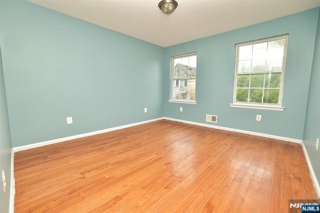 711 S 11th Street, Newark, NJ 07103
