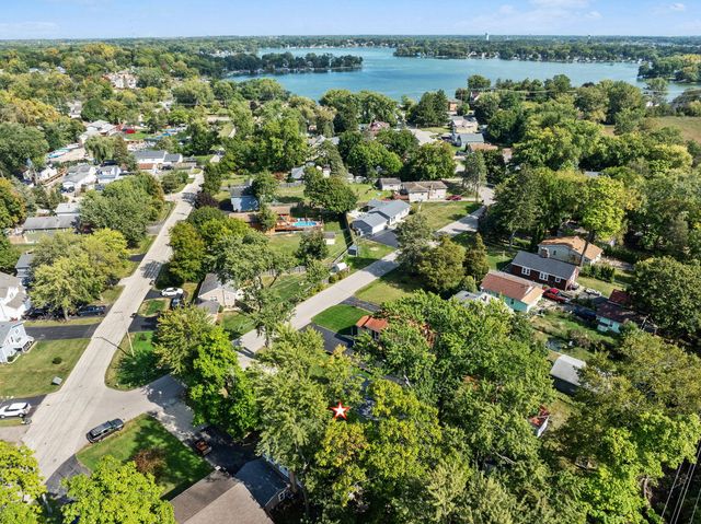 26177 W Lakeview Avenue, Ingleside, IL 60041