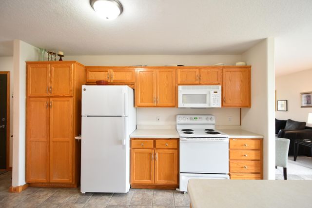 1024 Amanda Court SW, Pine Island, MN 55963