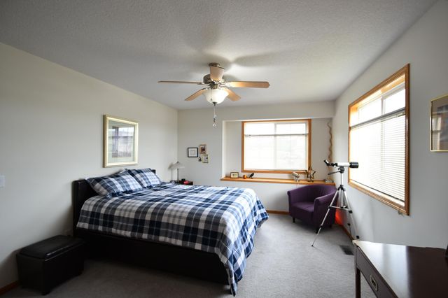 1024 Amanda Court SW, Pine Island, MN 55963