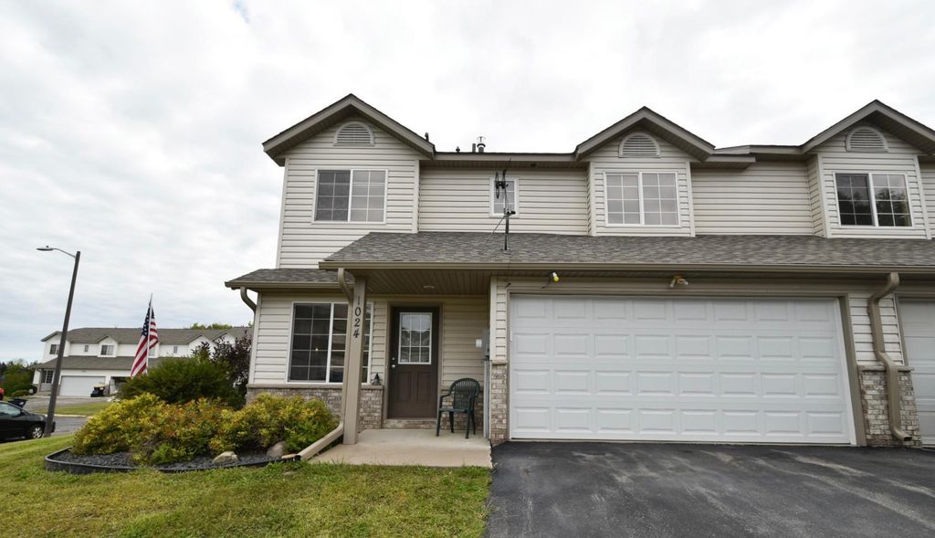 1024 Amanda Court SW, Pine Island, MN 55963