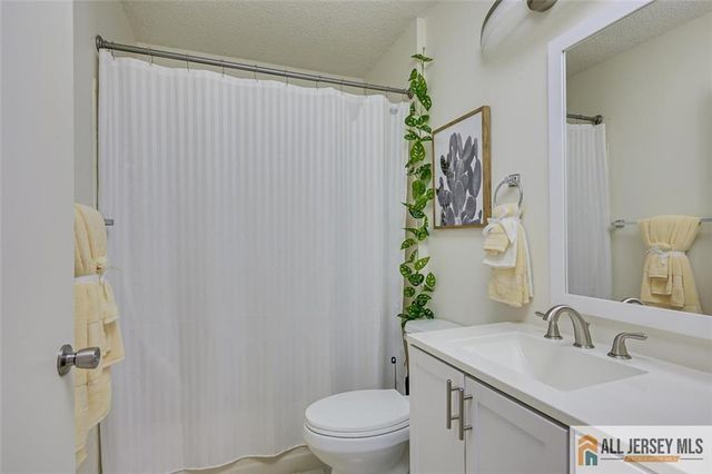 69 Amberly Court 165, Franklin Park, NJ 08823