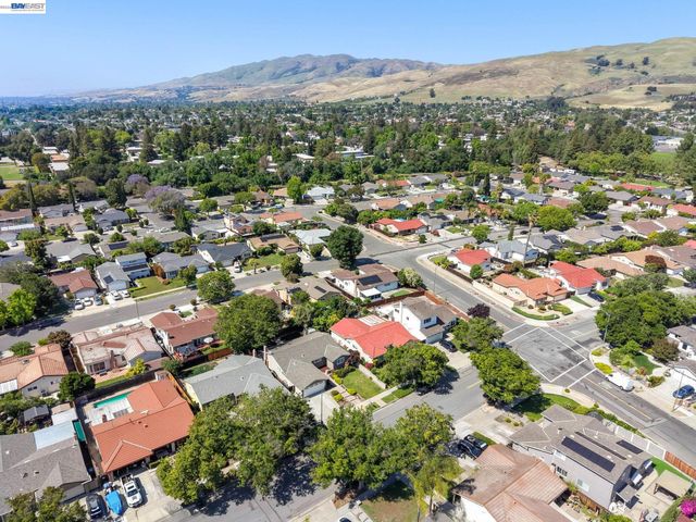 3051 Knights Bridge Rd, San Jose, CA 95132