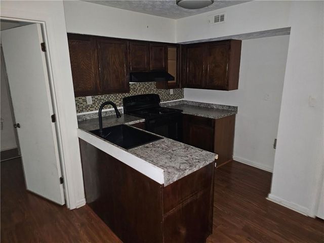 1909 Brian Way, Decatur, GA 30033