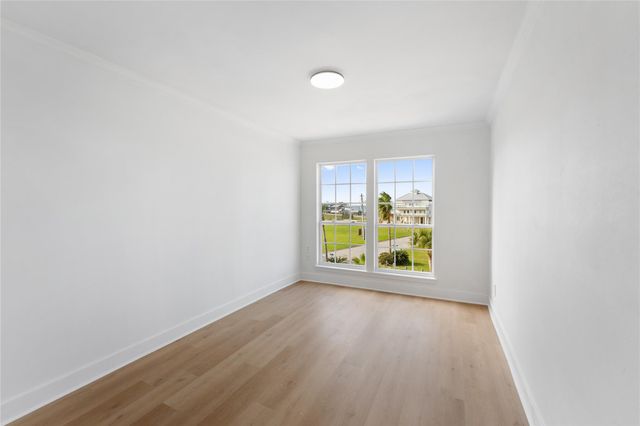 5 Tiki Circle, Tiki Island, TX 77554