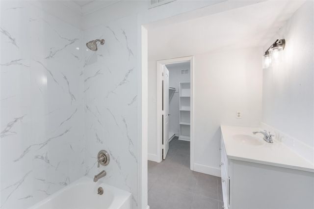 5 Tiki Circle, Tiki Island, TX 77554