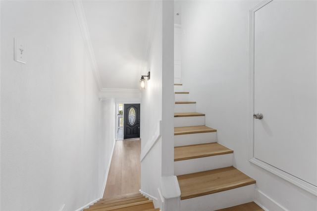 5 Tiki Circle, Tiki Island, TX 77554