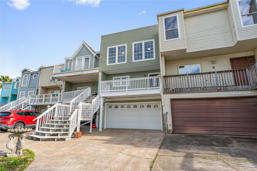 5 Tiki Circle, Tiki Island, TX 77554