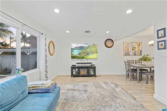 467 Susan Ave, Moorpark, CA 93021